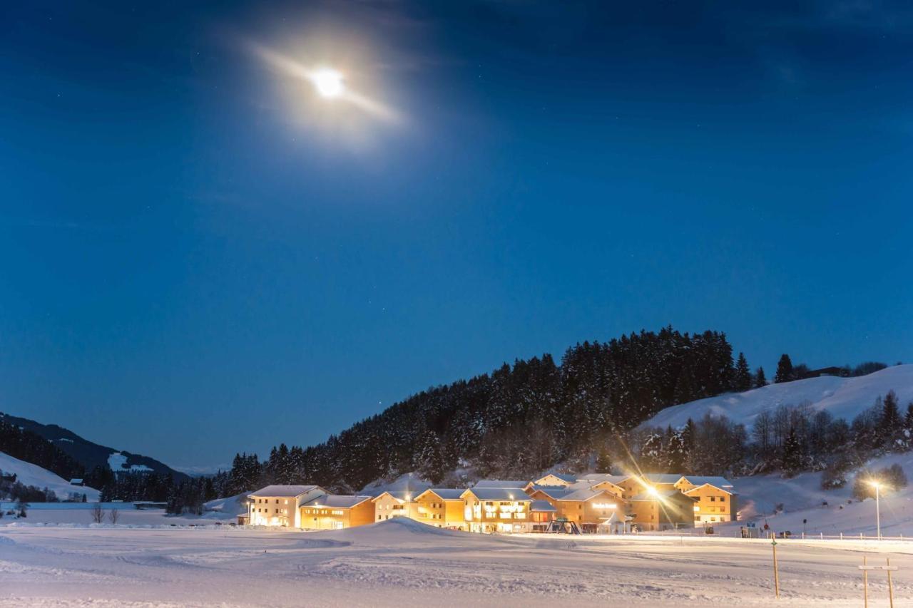 Pradas Resort Brigels Breil/Brigels Exterior photo